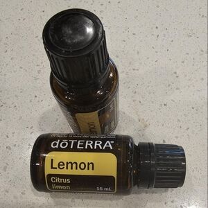 doTERRA Lemon Citrus Limon Serum - Brown and Black